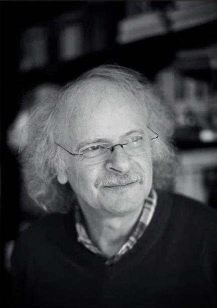 Porträt eines Mannes, es zeigt den Autor Klaus-Peter Hufer