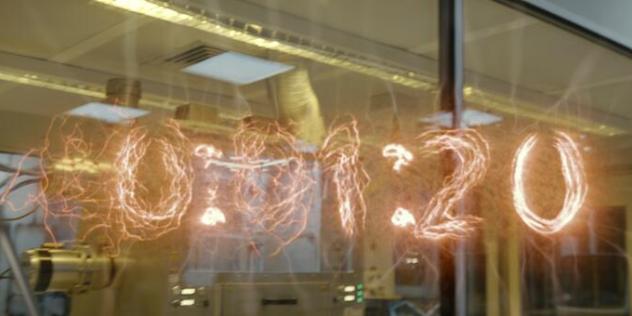 Szene aus der Serie '3 Body Problem': Lichtteilchen geben die Zeit zu einem Countdown an.