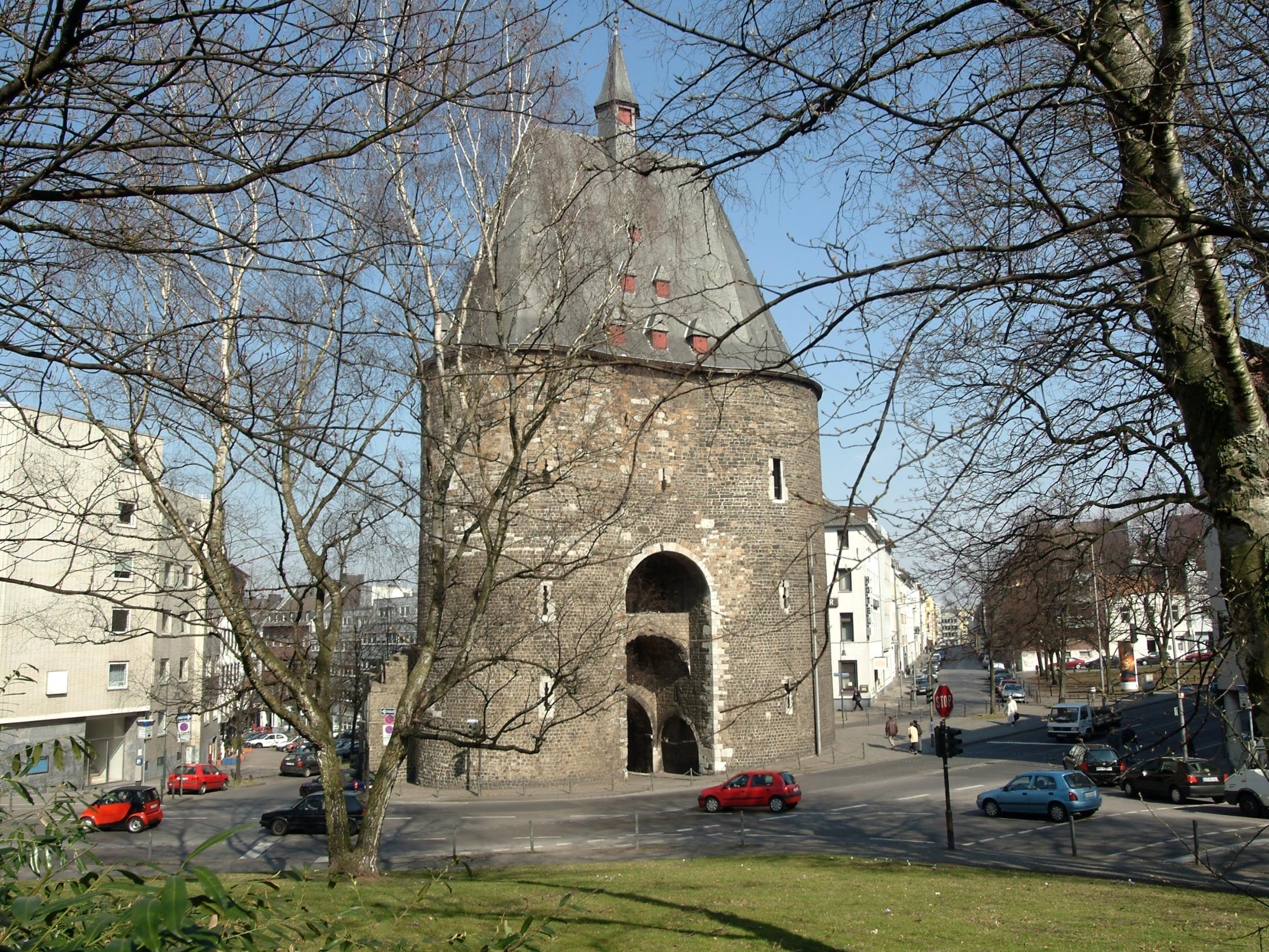 Das Marschiertor, ein mittelalterliches Stadttor von Aachen.