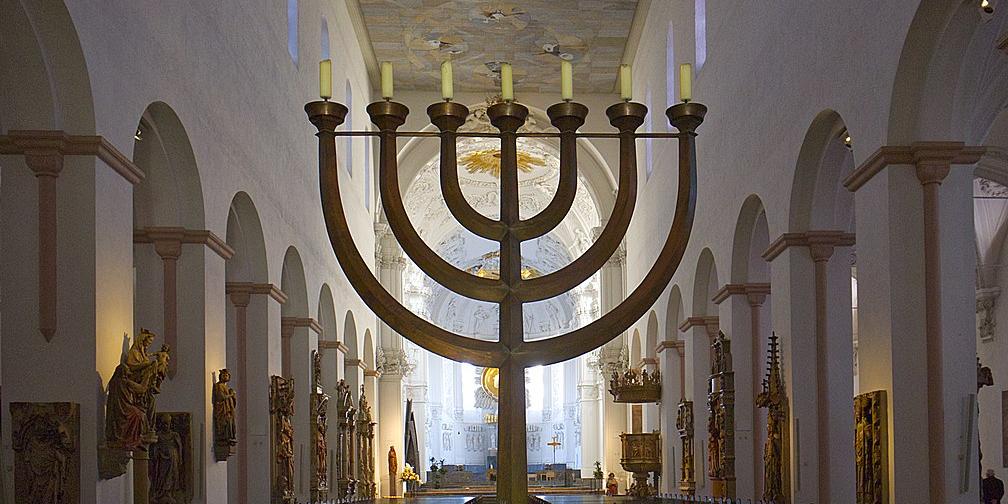 Menora im Würzburger Dom
